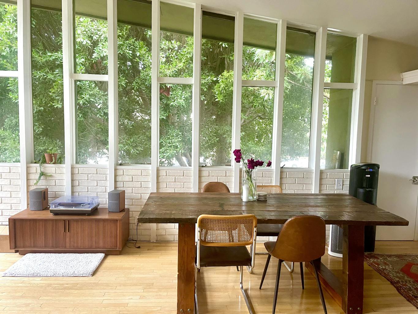 Peaceful Midcentury Apartment in LA for Sublet anytime October 412